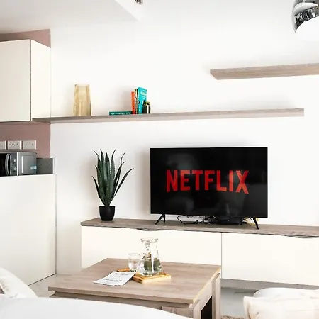 Scenic Seafront Duplex In Sliema